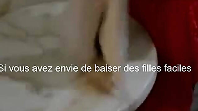 Proprietaire et la femme de menage asiate a la chatte poilue en video amateur sur telephone