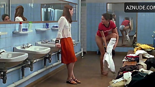 Anja Knauer Breasts, Underwear Scene in Kuss Mich, Frosch