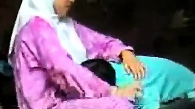 Skodeng awek kat lubuk tupah