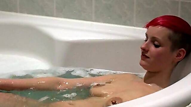 Anike-Ekina Geile Deutsche in der Dusche