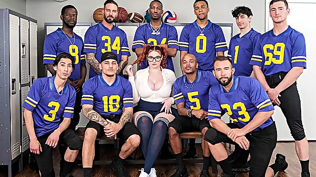 Nerdy Babe's Locker Room Blowbang