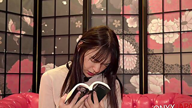Japanese amateur Noa's authentic ASMR scene