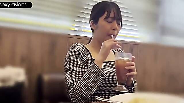 Pale D-cup Beauty Overwhelmed by Chemistry, Intense Reactions Lead Into Deep Passionate Creampie Mom