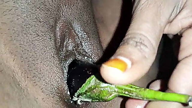 Sony ki choot me poora mota baigan