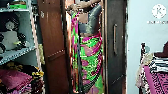 Telugu aunty soing bobs and pucy and fingaring in frent of har hasbend
