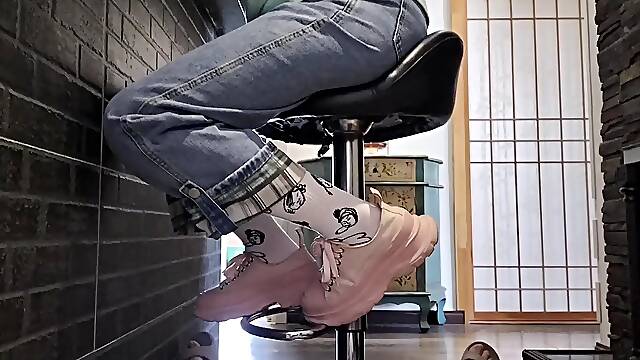 Chinese Mistress Liz -- The Bad Girl In The Pub