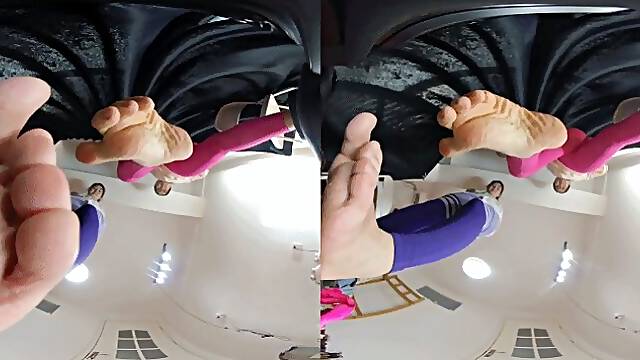 3DVR180 ANNA YIDEbarefoot pov crush