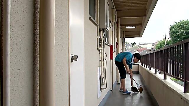 NTR for handed young wives who do not follow the rules of the housing complex!