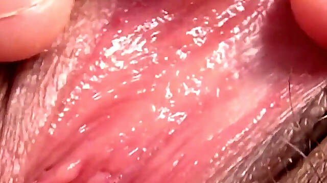 The Vibrator She's Using Is so Good That She Wants to Suck His Dick.