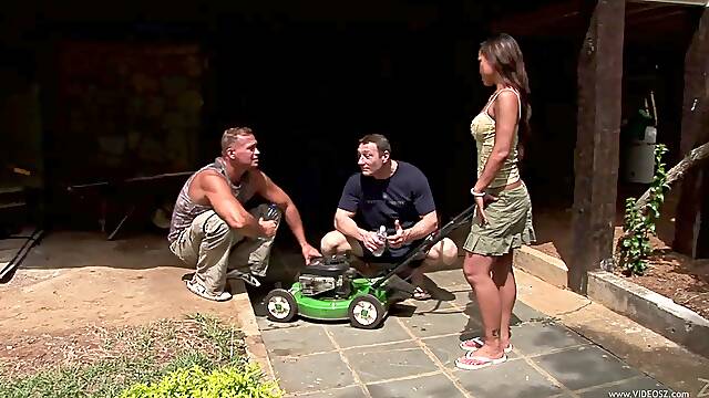 Rough outdoors MMF threesome with double penetration for Jade Sin