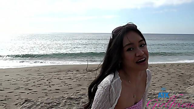 Glasses-clad hottie Jade Kimiko blows in car pov session